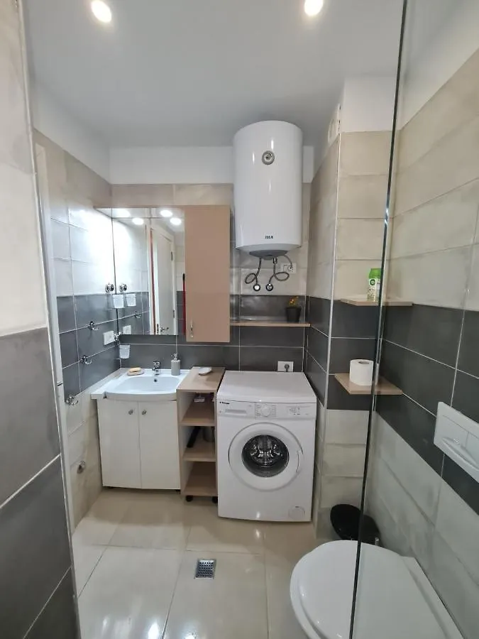 Sunny Apartment - Blloku Tirana, Near Lake 0*, Tirana Albania