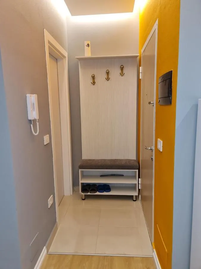 Sunny Apartment - Blloku Tirana, Near Lake Tirana