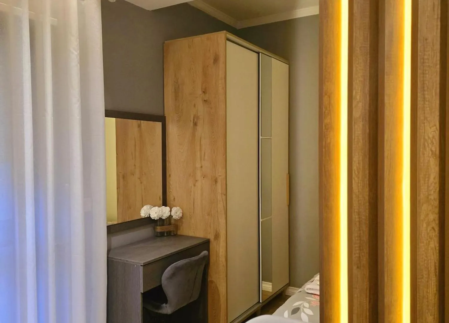 Sunny Apartment - Blloku Tirana, Near Lake Albania